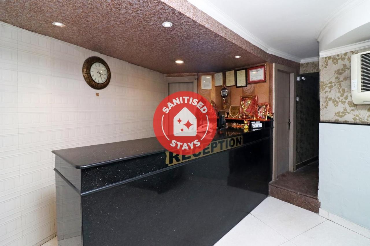 Oyo Hotel Metro Tower Near Ambience Mall Nova Deli Exterior foto