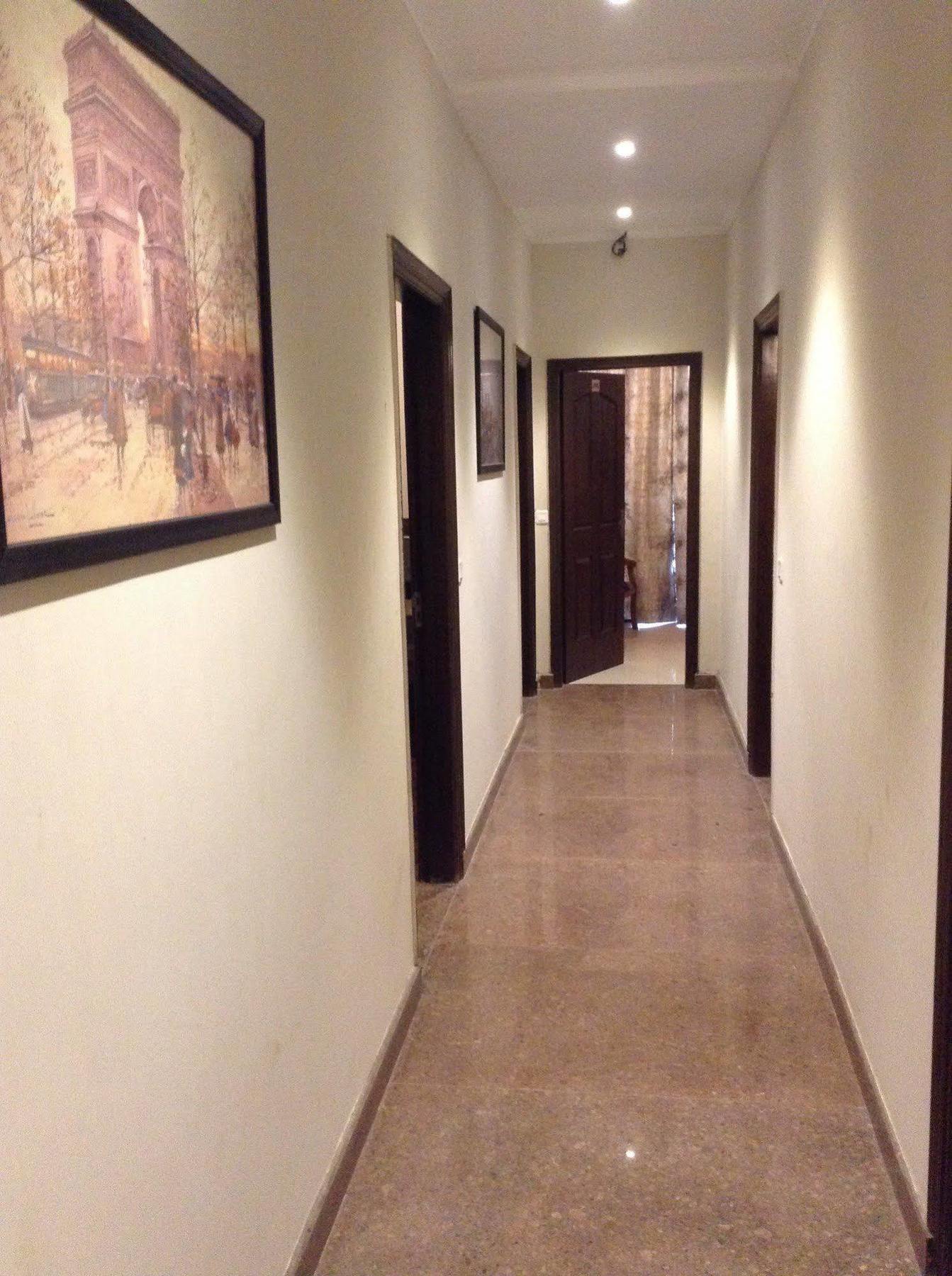 Oyo Hotel Metro Tower Near Ambience Mall Nova Deli Exterior foto